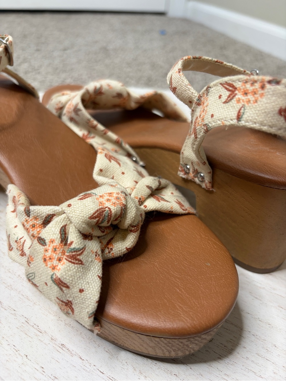 Universal Thread Floral Knot Ankle Strap Sandals in Cream and Tan - Picture 6 of 7